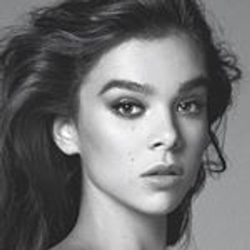 Hailee Steinfeld portrait